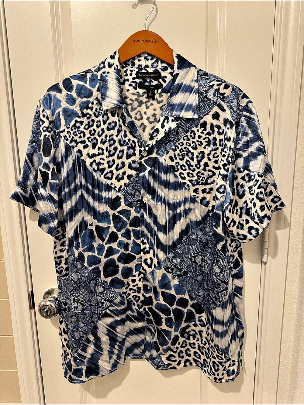 Banana Republic Silk Resort Shirt Silk Animal Print Button Down Blue & White